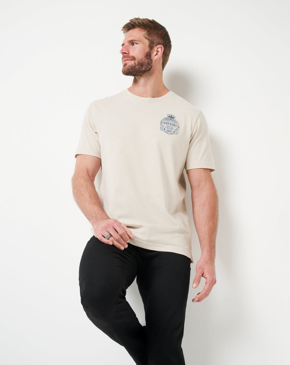 Name Association 2.0 Tee Men/Italian Sand
