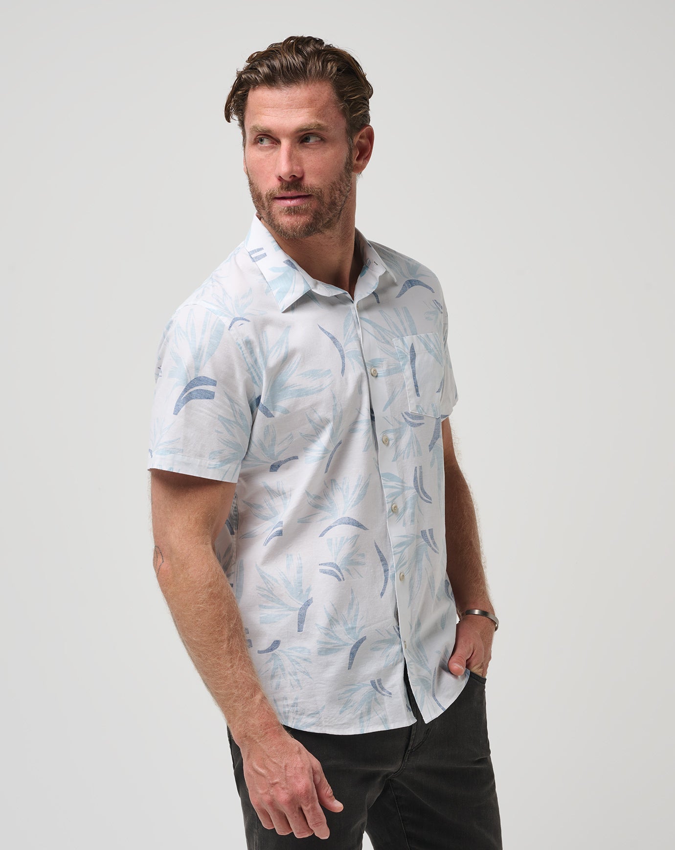 The Thick Of It Button-Up Men/White/Quiet Harbor