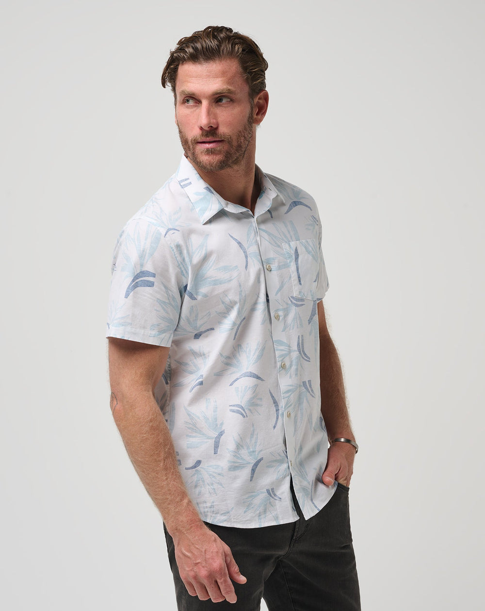 The Thick Of It Button-Up Men/White/Quiet Harbor