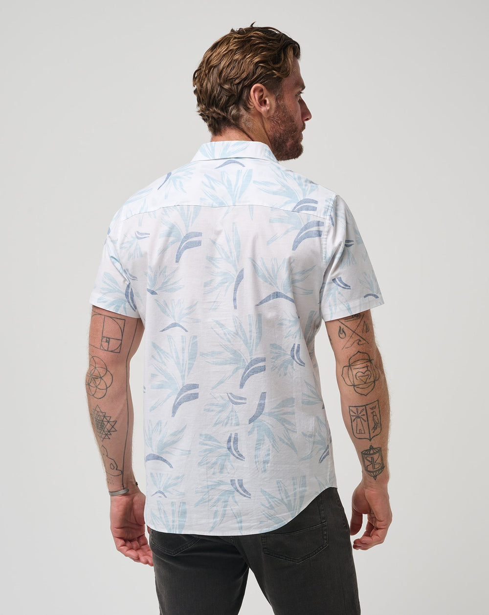 The Thick Of It Button-Up Men/White/Quiet Harbor
