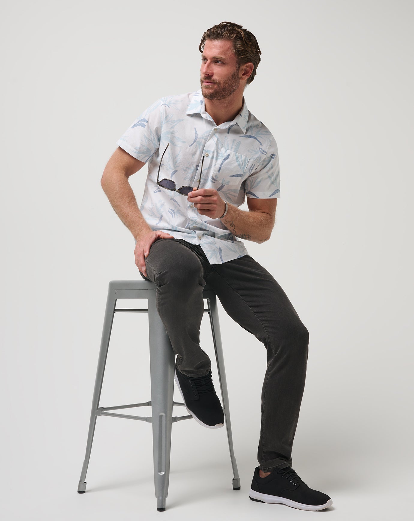 The Thick Of It Button-Up Men/White/Quiet Harbor