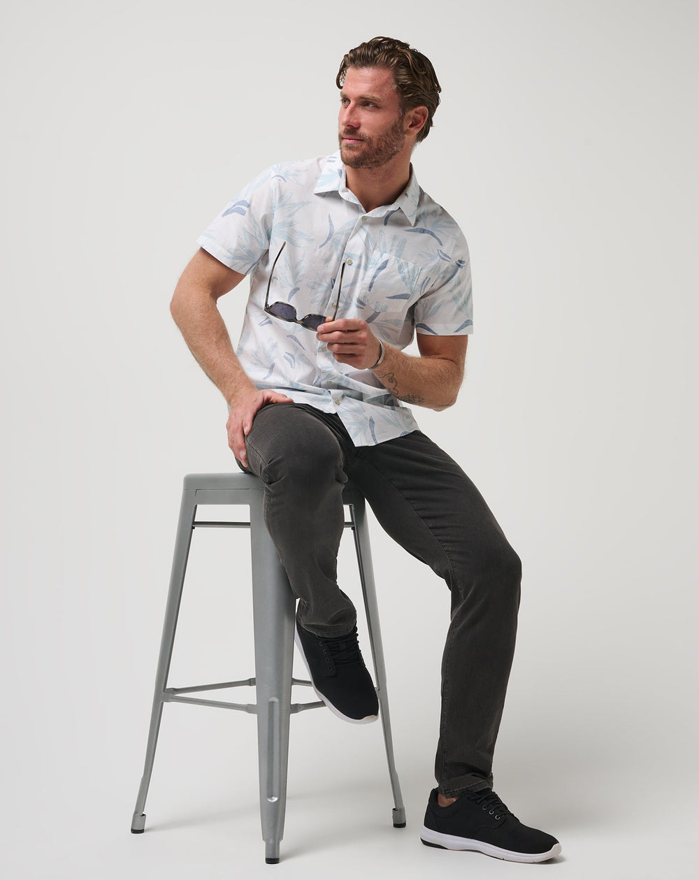 The Thick Of It Button-Up Men/White/Quiet Harbor
