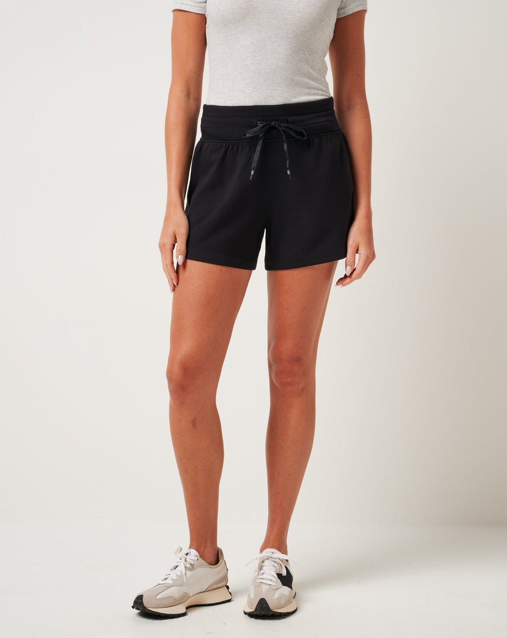 Skyloft Soft Tie Short Women/Black