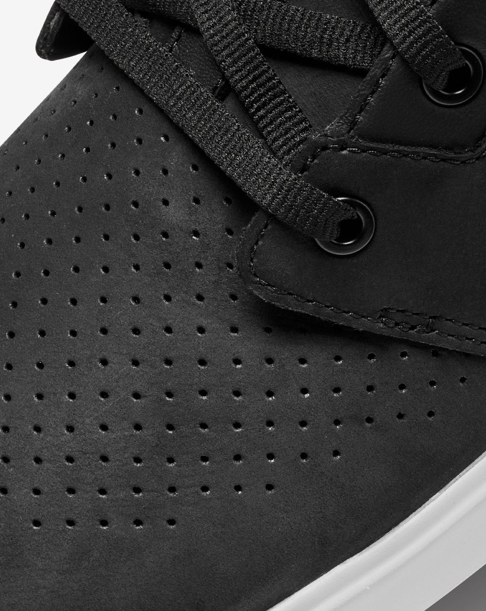 The Modern Chukka Shoes/Black