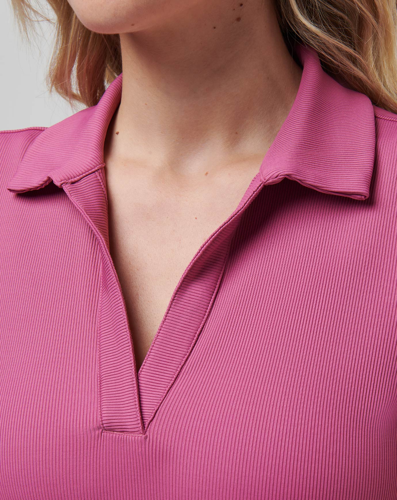 Moveknit Vneck Polo Golf/Red Violet
